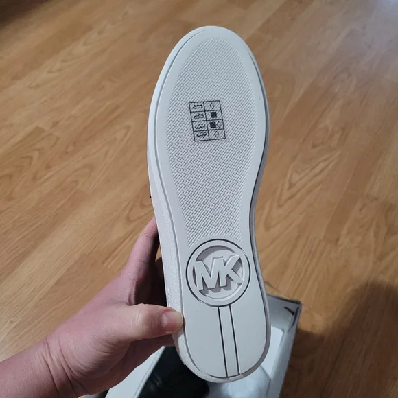 Teddi Slip On - Picture 5 of 6